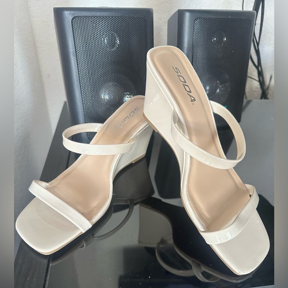 SODA Square Open Toe Double Heel - Picture 2 of 8